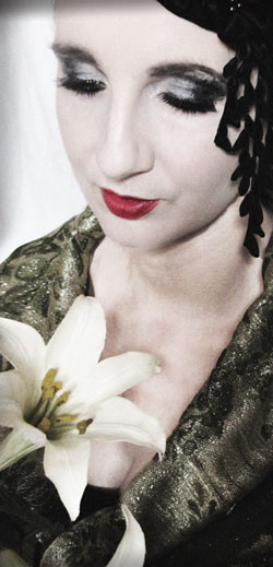 Foto: Jennifer Sonntag mit Blume